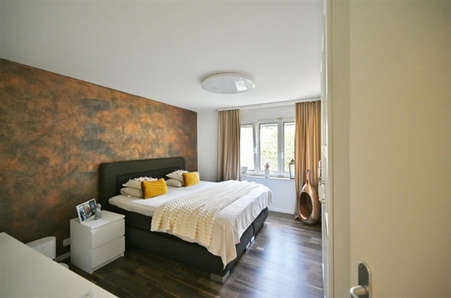 IDYLLIC LIVING EXPERIENCE IN PARK-LIKE SURROUNDINGS - Photo 10 of 11