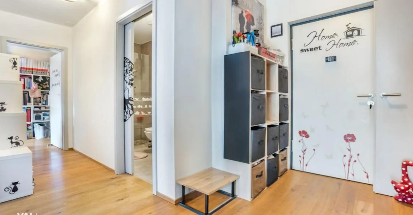 Cozy south-facing apartment - Photo 5 of 13