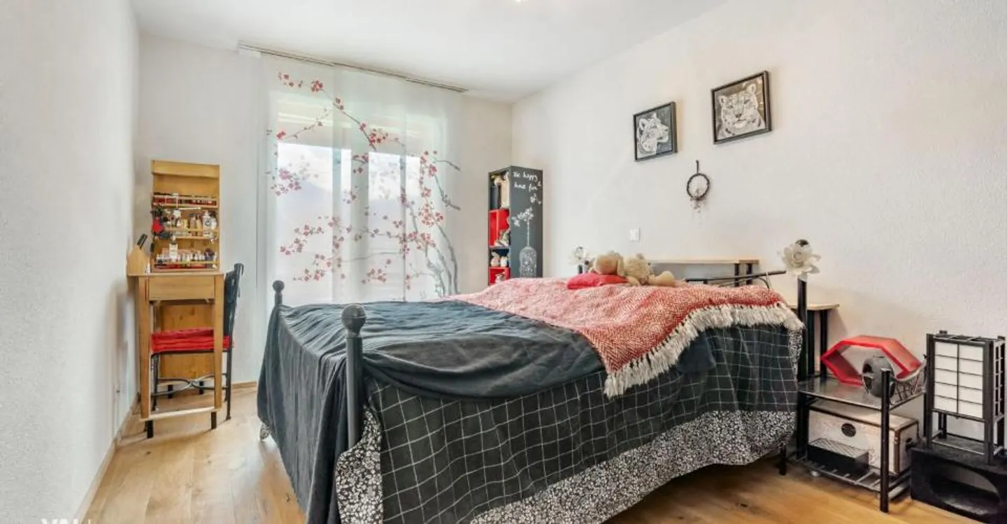 Cozy south-facing apartment - Photo 6 of 13
