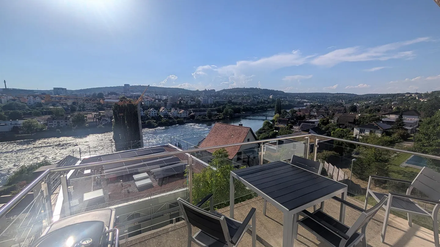 Helle Dachwohnung mit Rheinblick - Foto 1 von 7