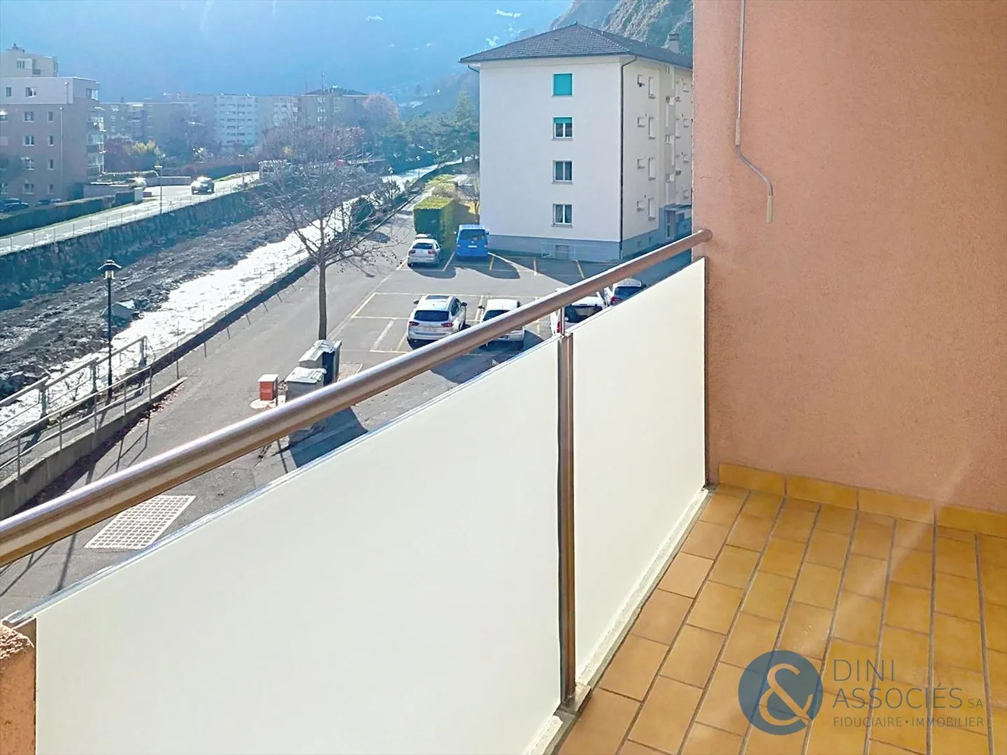 3.5 Room Apartment - Photo 2 of 9