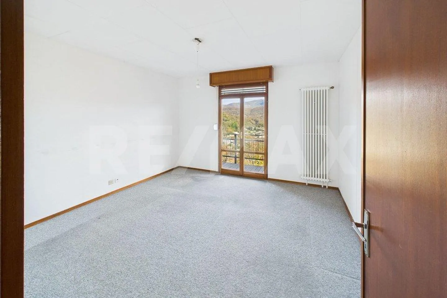 Residential building with 4 apartments and open view - Photo 6 of 13