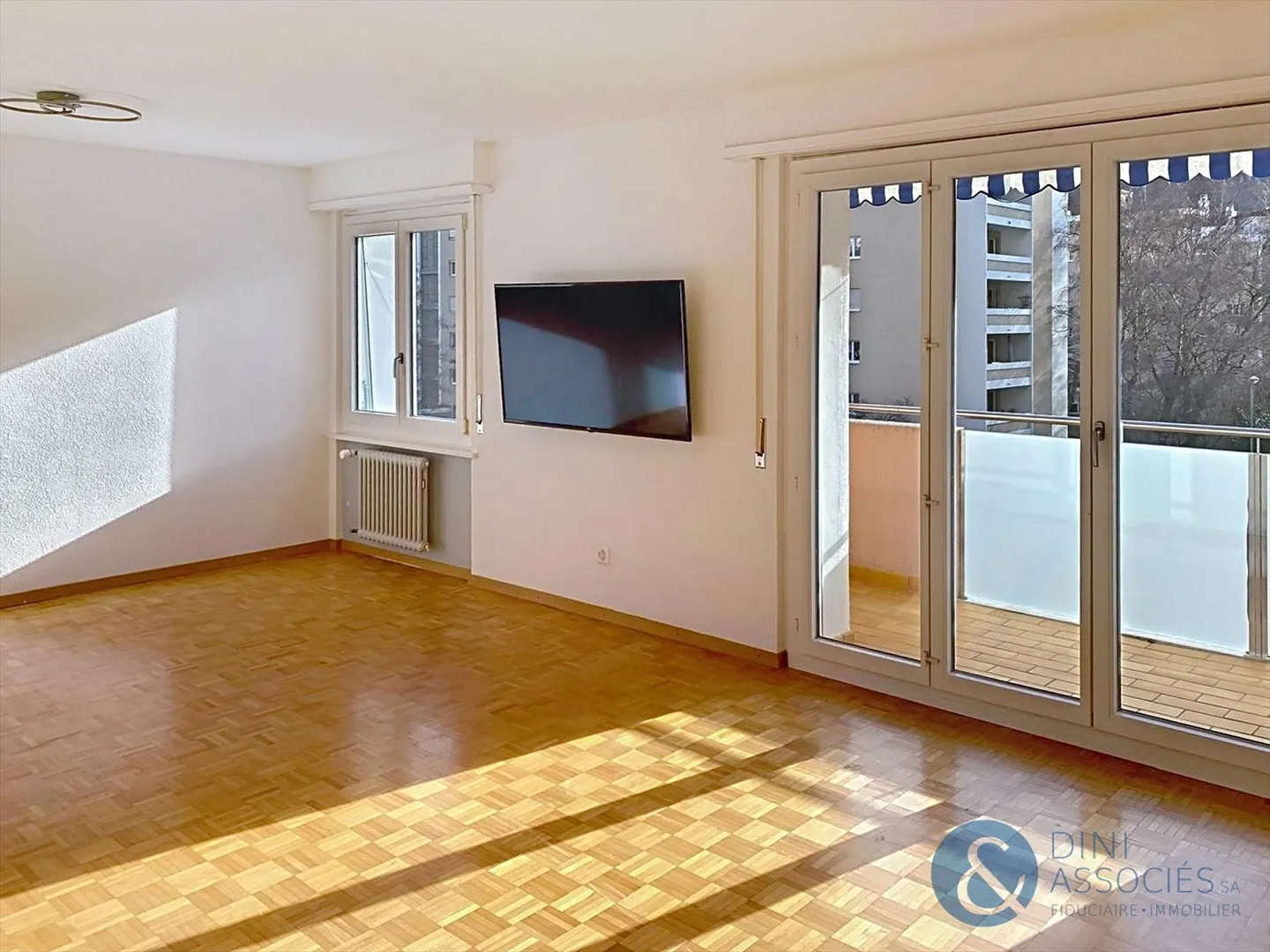 3.5 Room Apartment - Photo 3 of 9