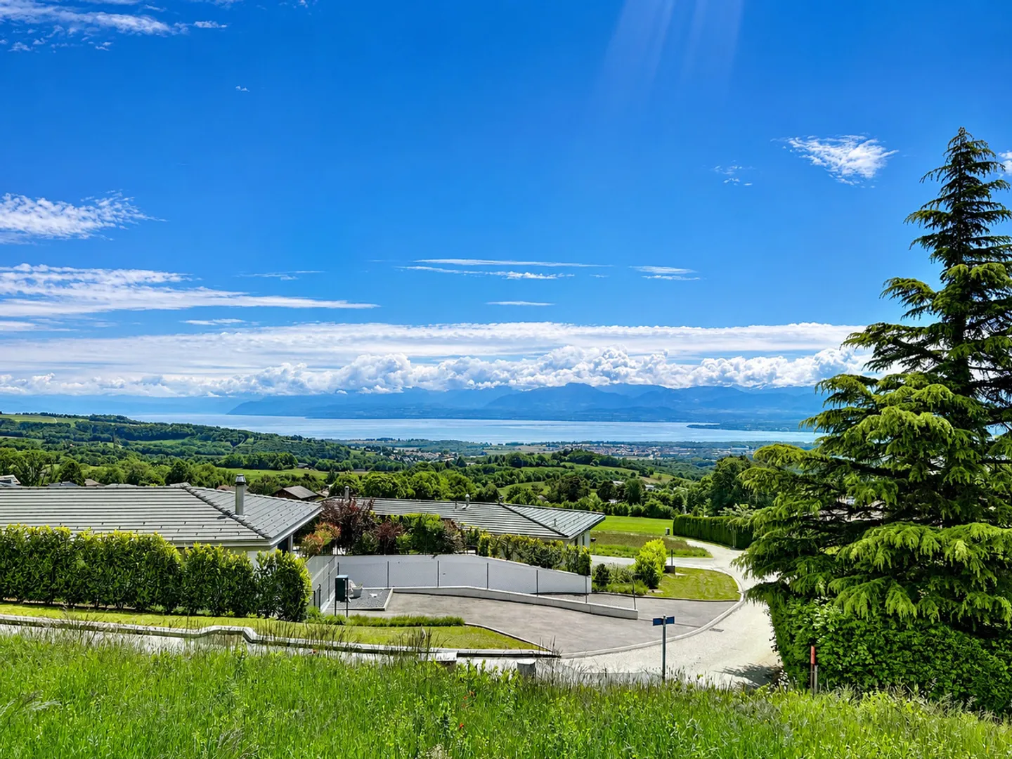 Exceptional villa with panoramic views over Lake Geneva and the Alps - Photo 1 of 15