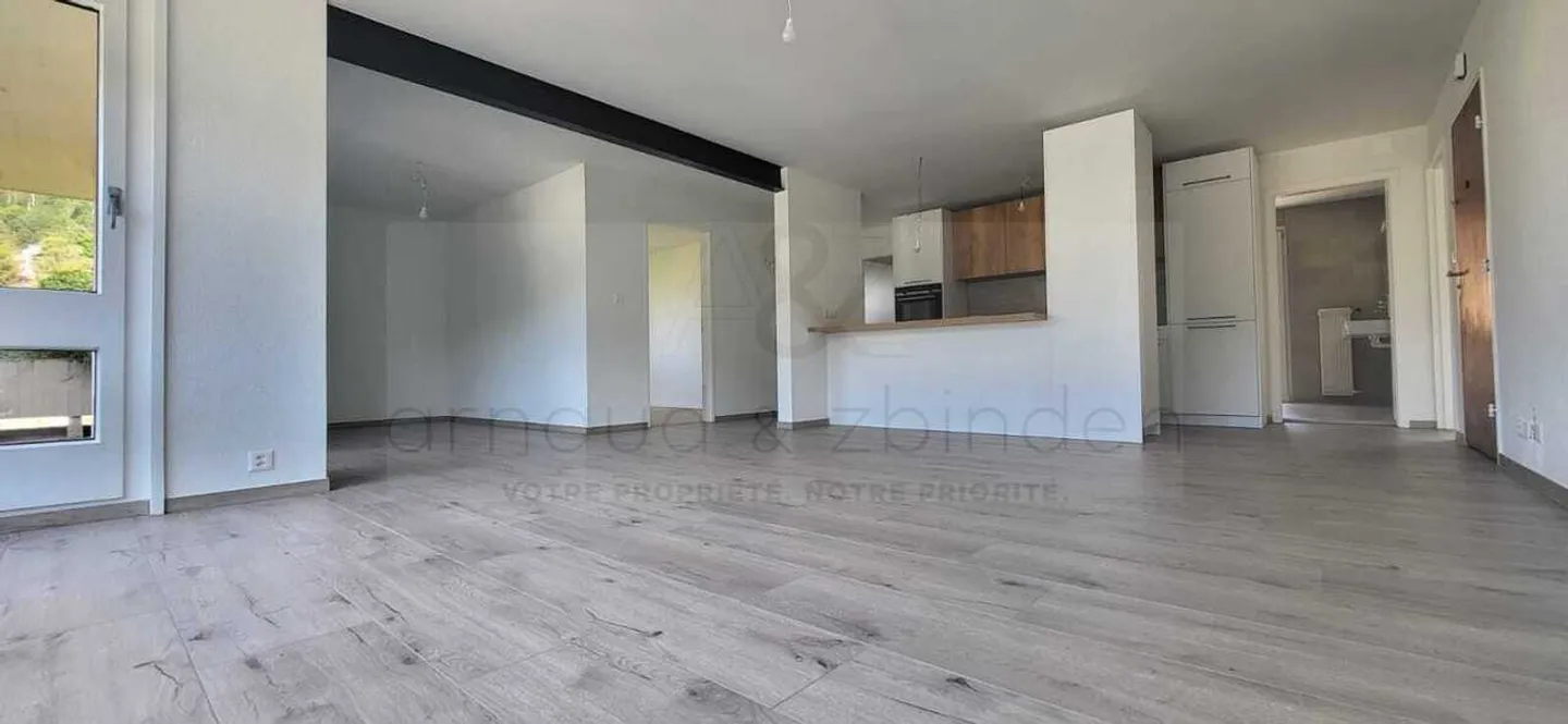 Renovated Apartment with Balcony - Photo 5 of 6