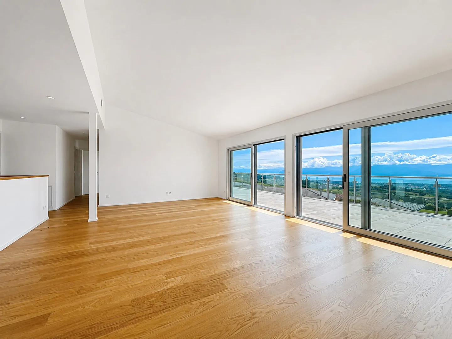 Exceptional villa with panoramic views over Lake Geneva and the Alps - Photo 2 of 15