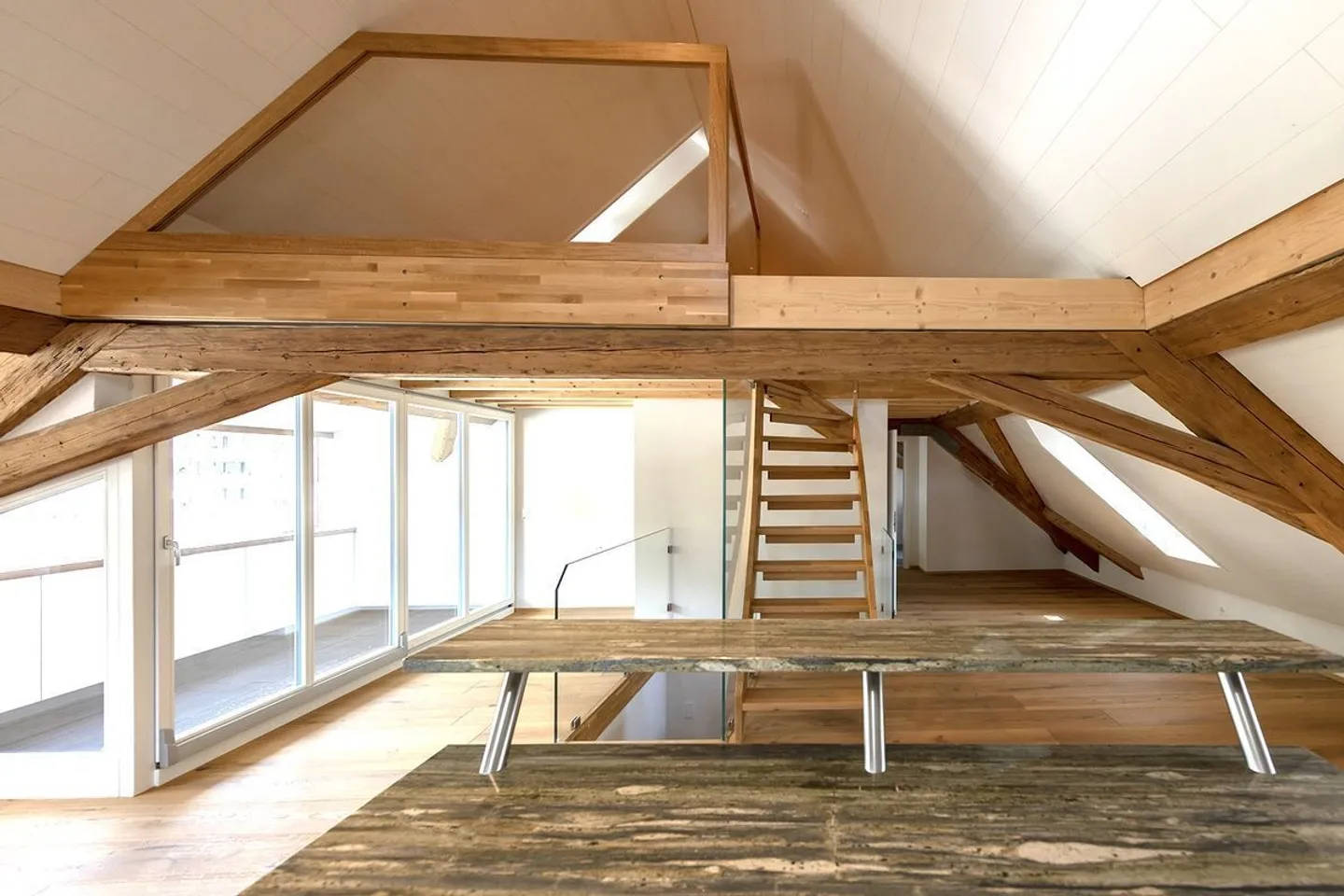 Renoviertes Penthouse mit Balkon - Foto 3 von 7