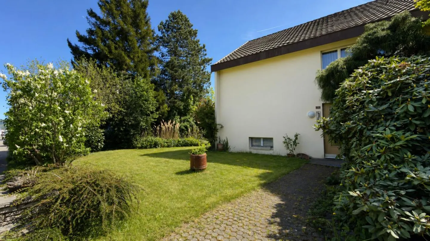 Casa bifamiliare indipendente con potenziale a Rupperswil - Foto 2 di 5