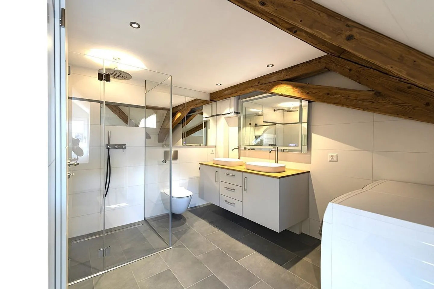 Renoviertes Penthouse mit Balkon - Foto 5 von 7