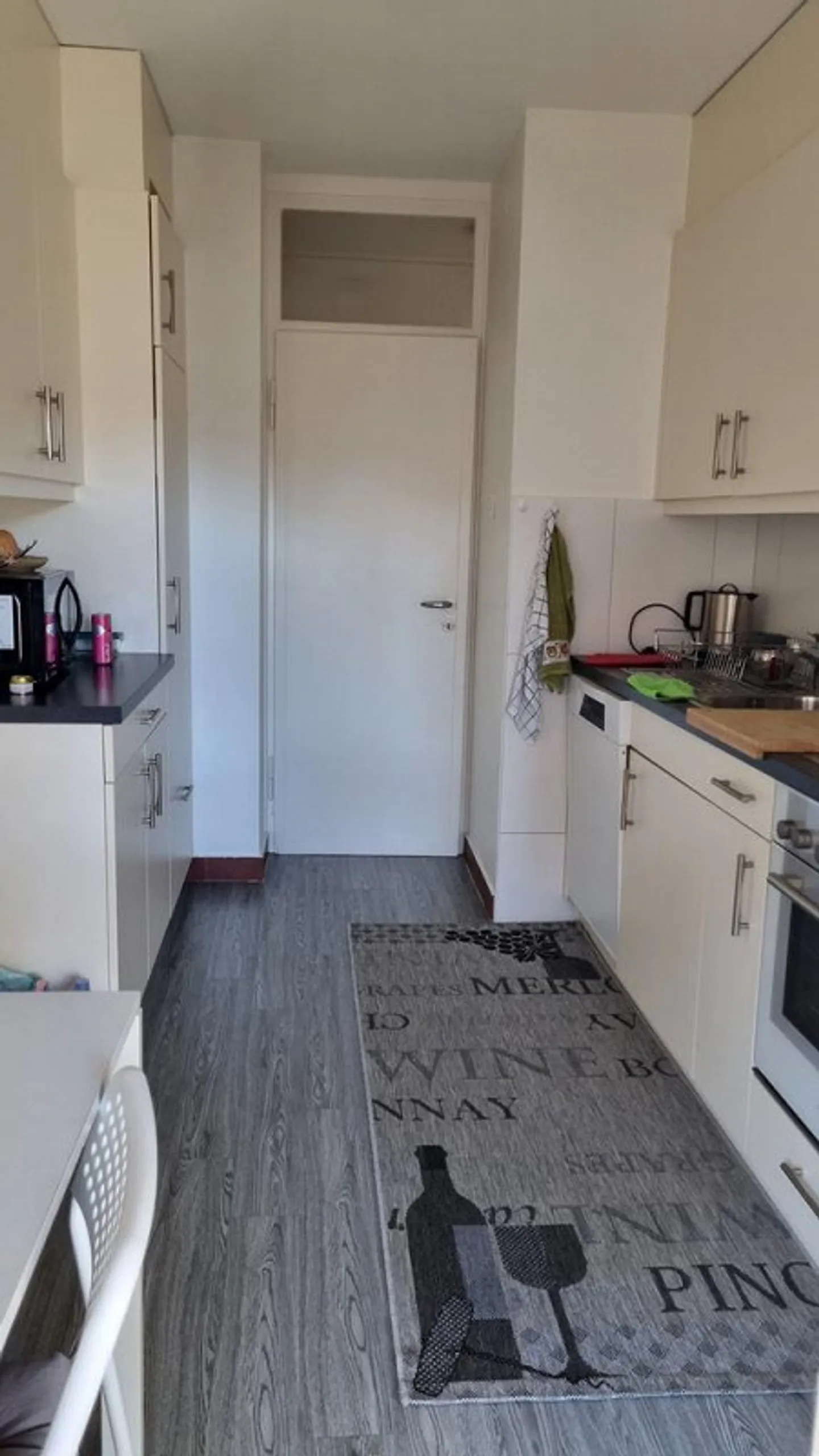 Charming 2-room apartment with balcony - Photo 2 of 12