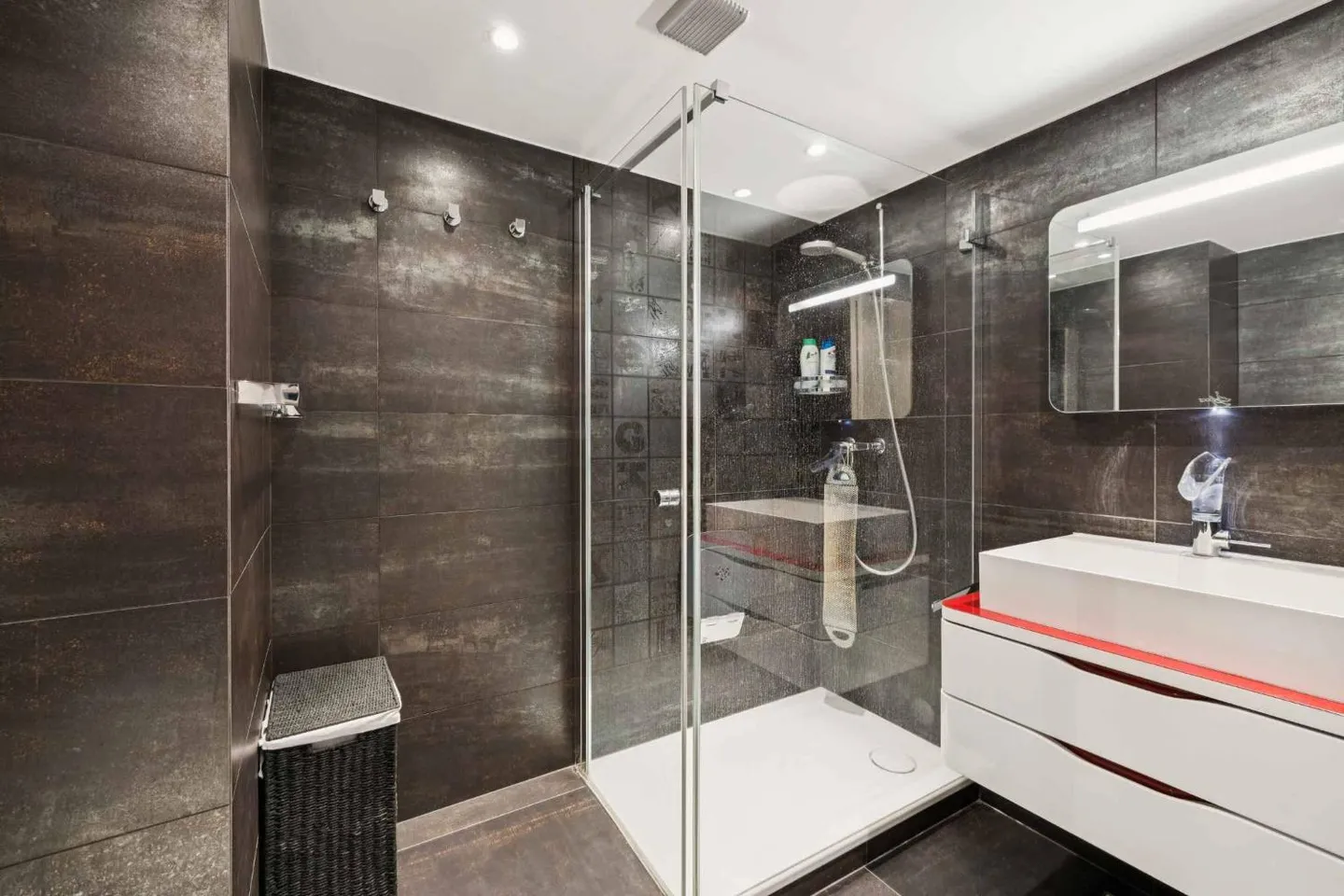 SCHÖNE WOHNUNG IN DER NÄHE ALLER ANNEHMLICHKEITEN. - Foto 7 von 12