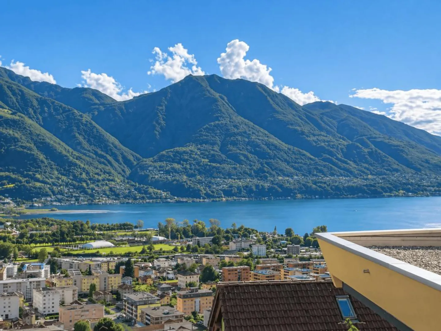 Gordola - Elegante appartamento 3.5 locali con vista lago - Foto 1 di 10