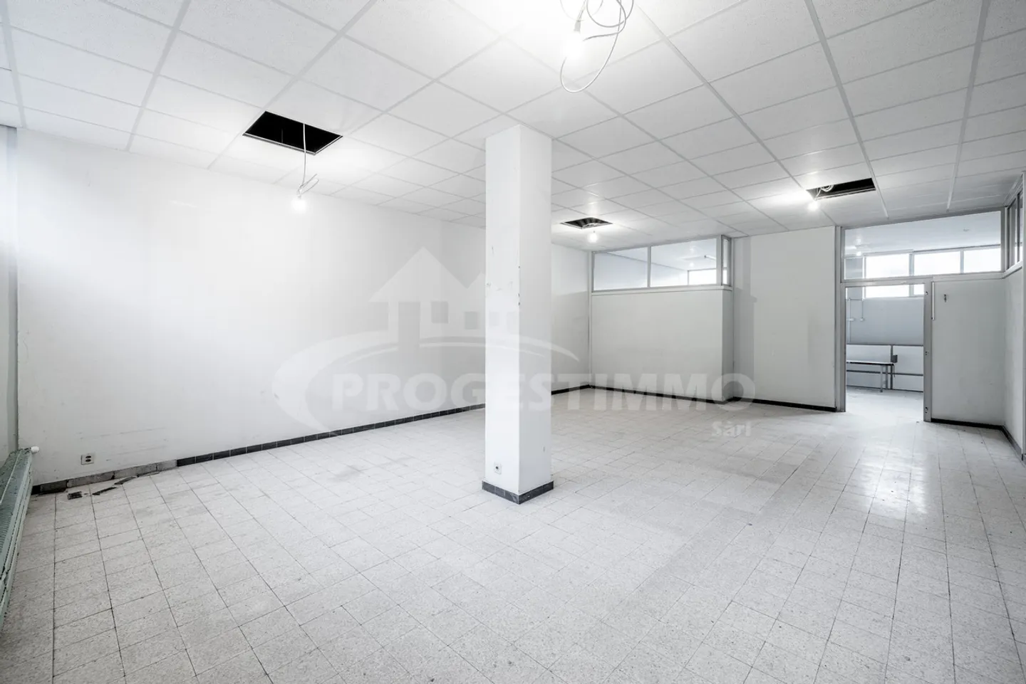 LARGE COMMERCIAL SPACE IN THE CENTER OF SION - Photo 1 of 11