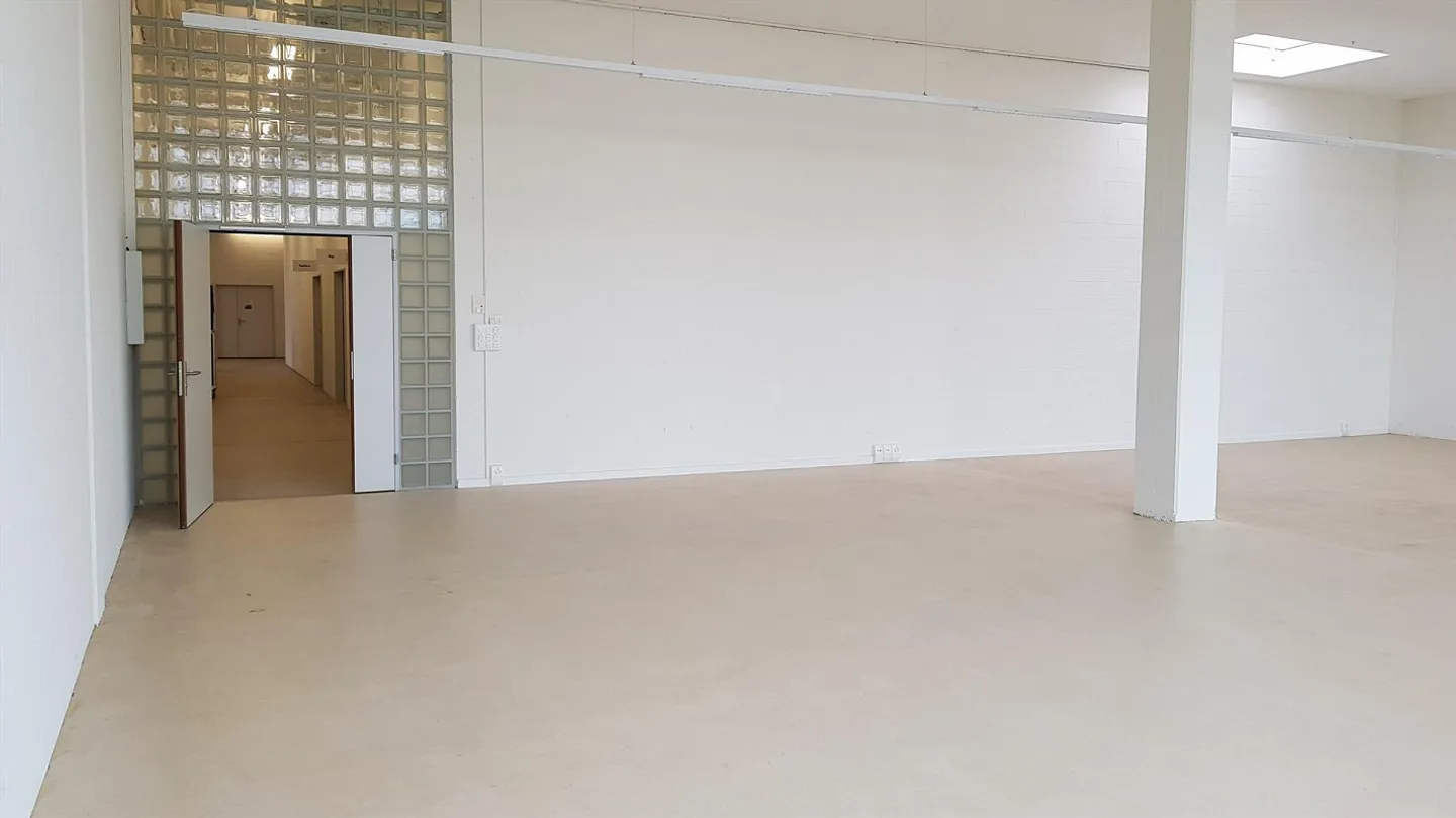Bureau/ local commercial 1er étage bâtiment M 139m2 - Photo 6 sur 6