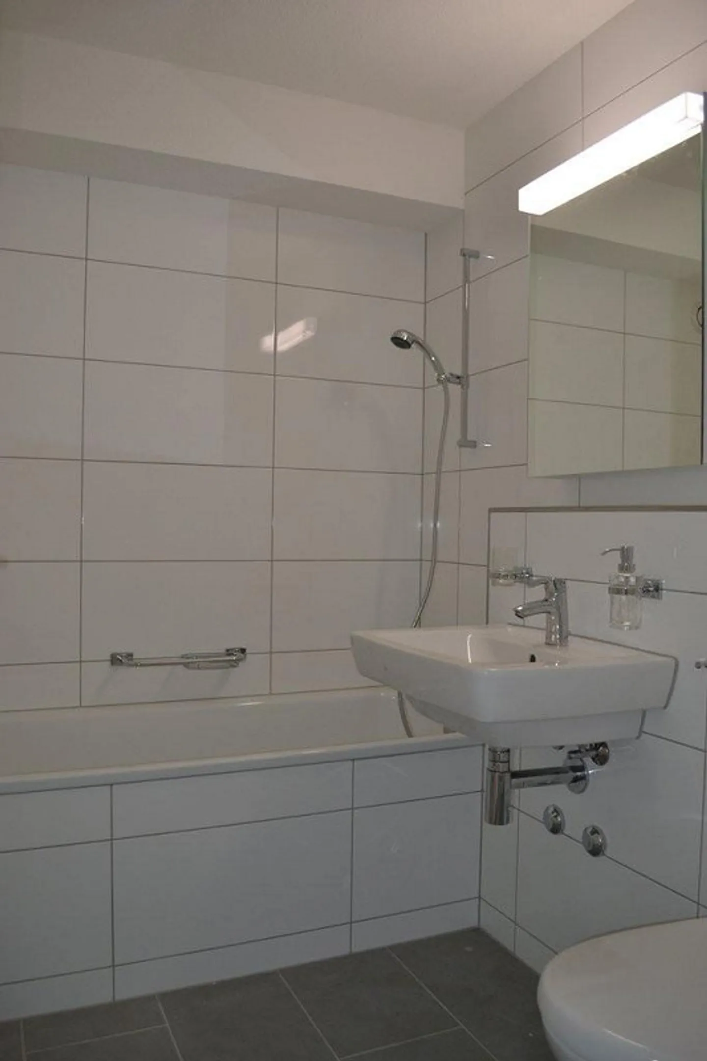 Appartement 3.5 pièces dans un emplacement idyllique au cœur de Geroldswil - Photo 3 sur 9