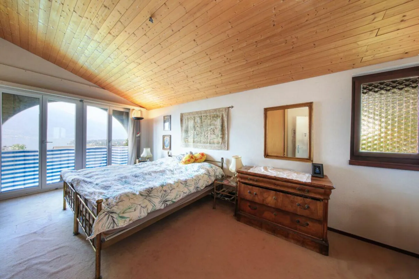 MINUSIO - Large Villa with Pool in Optimal Location - Photo 17 of 30