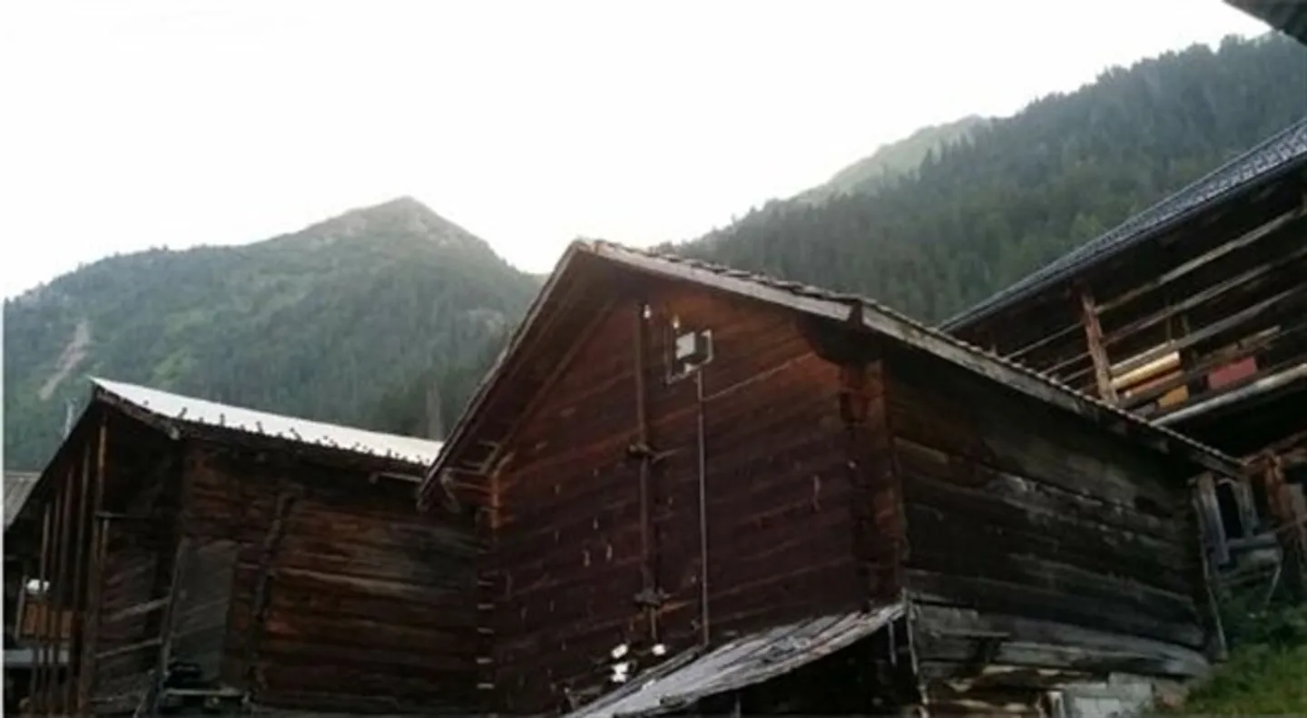 Fienile da ristrutturare con vista sulle Alpi vallesane - Foto 3 di 5