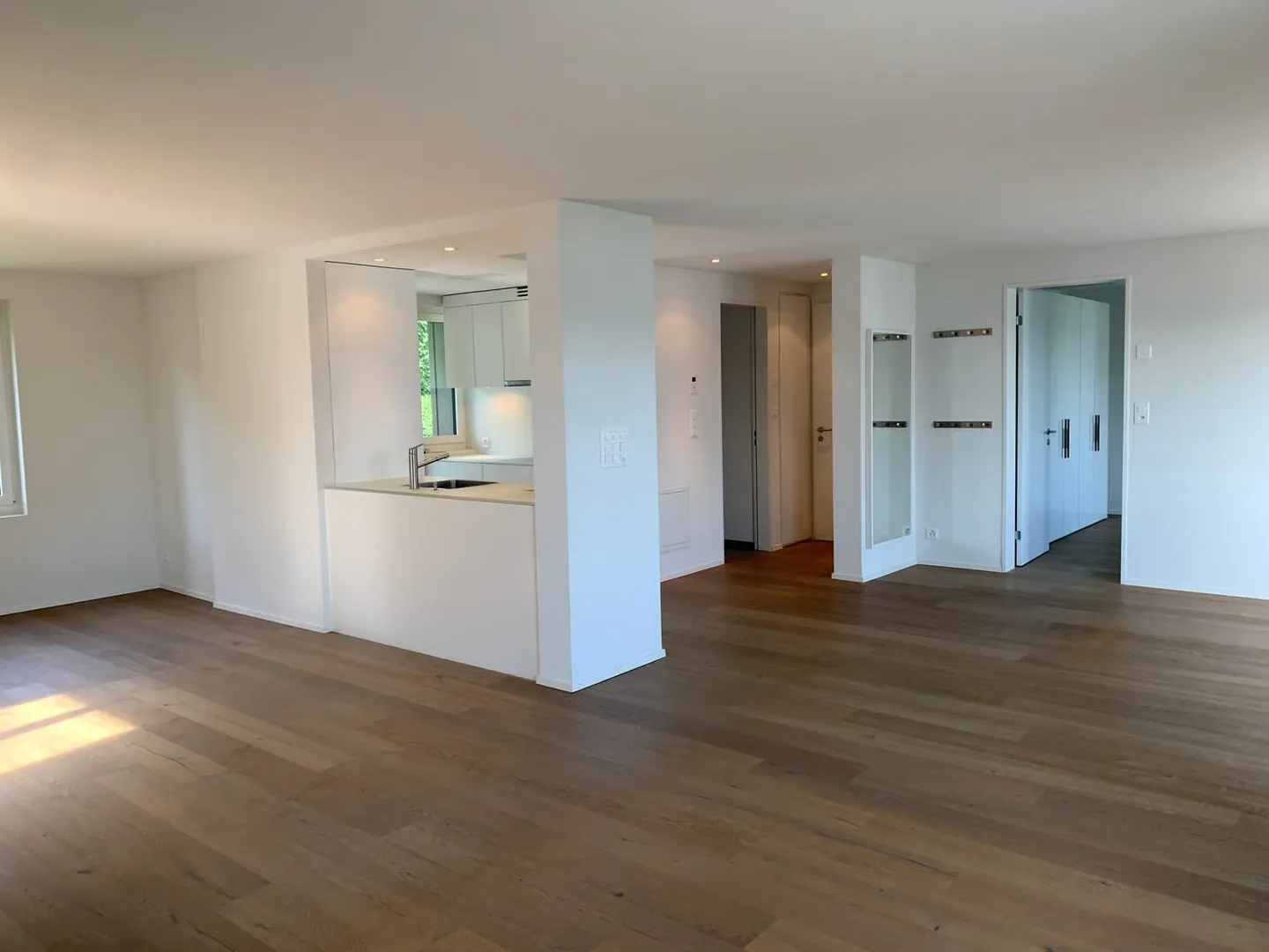 Moderne Wohnung an zentraler Lage - nur wenige Schritte vom See entfernt - Photo 2 of 11