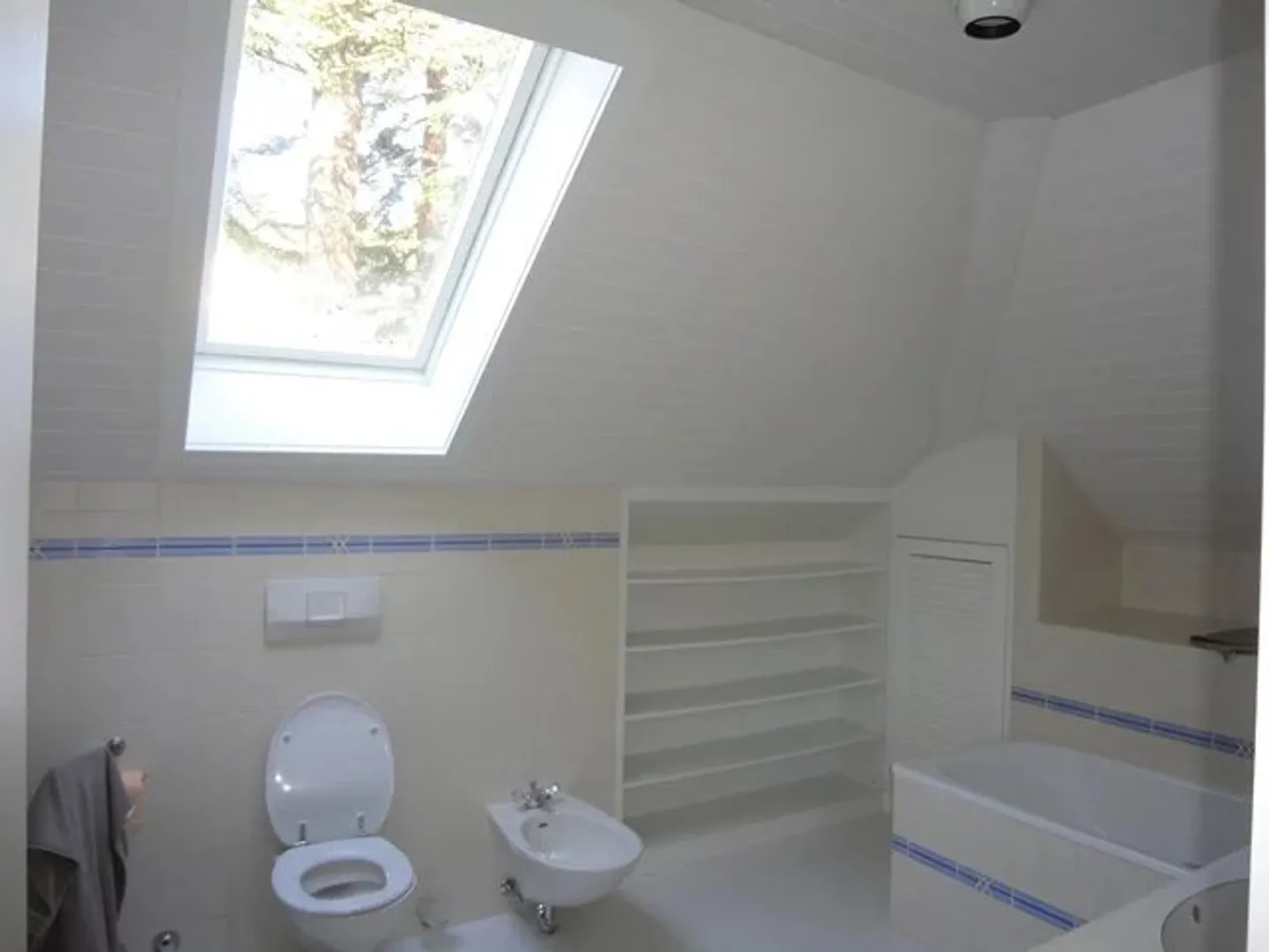Grand appartement de 3 pièces d'env. 125m2 au 2ème étage - Photo 3 sur 5