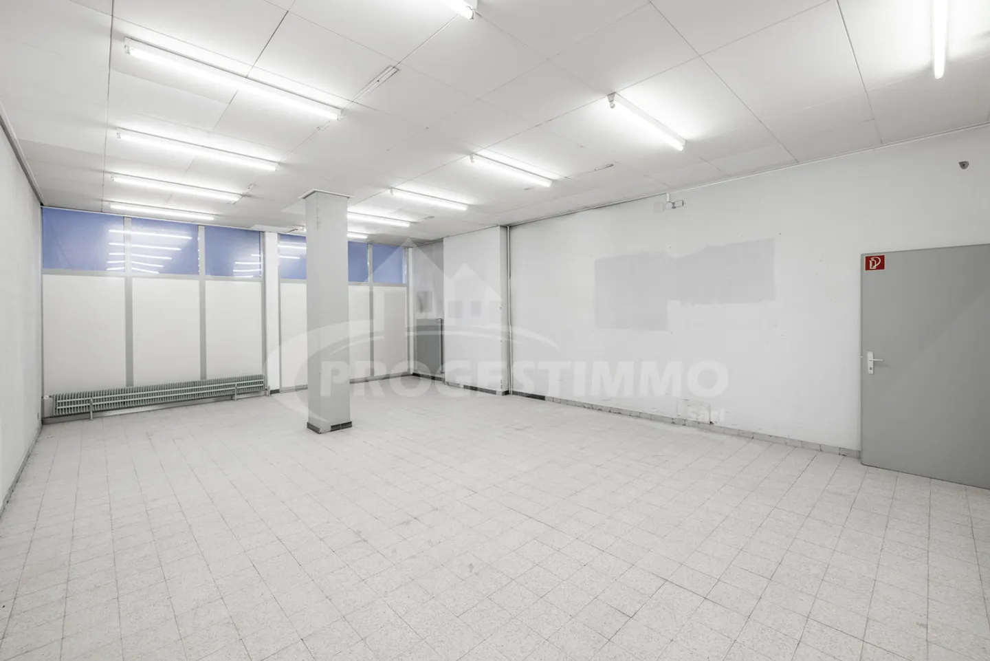 LARGE COMMERCIAL SPACE IN THE CENTER OF SION - Photo 6 of 11