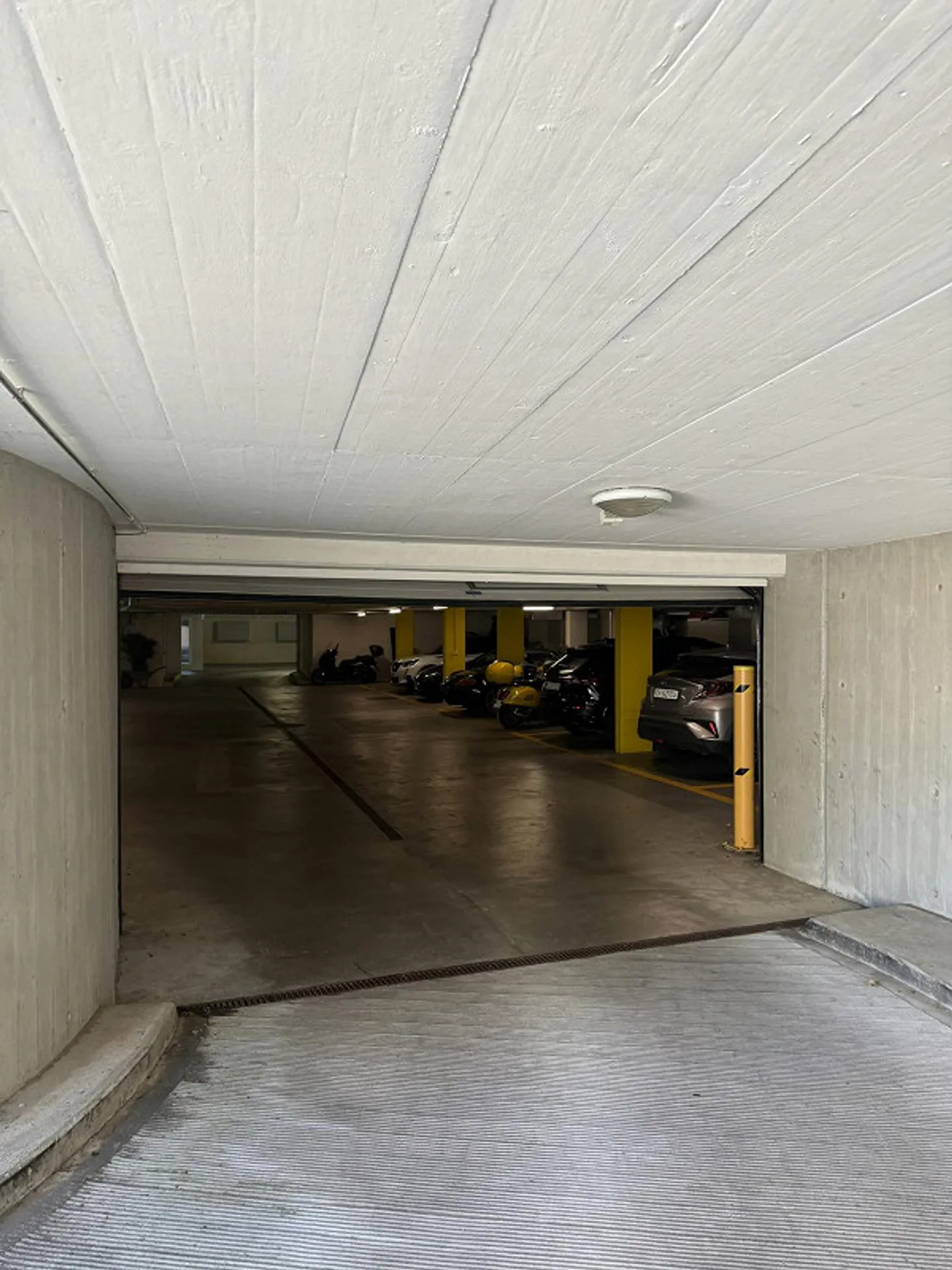 Posto auto in garage sotterranea in affitto - Foto 3 di 8