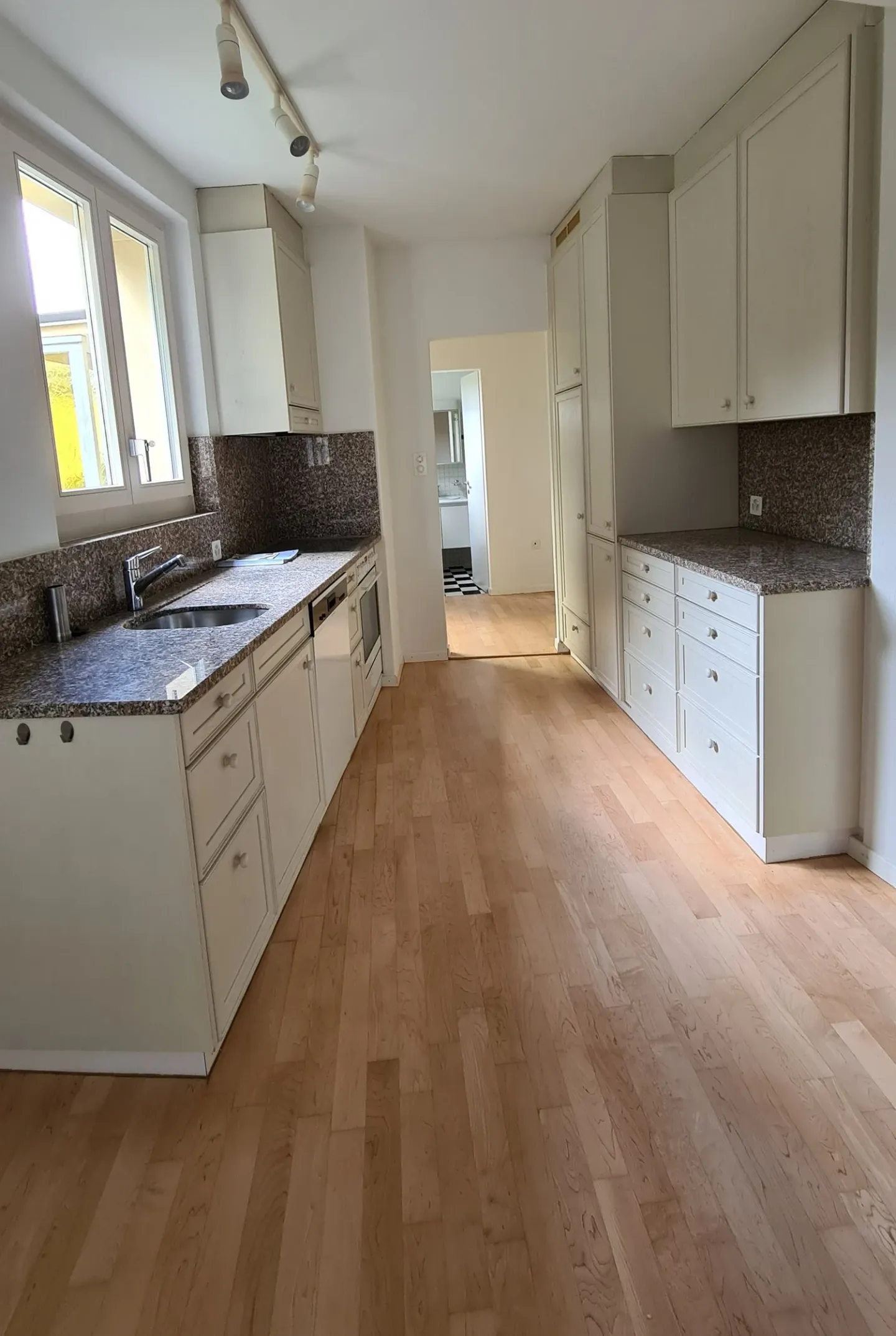 Charming 2.5-room apartment on Zeltweg in Zurich - Photo 4 of 11