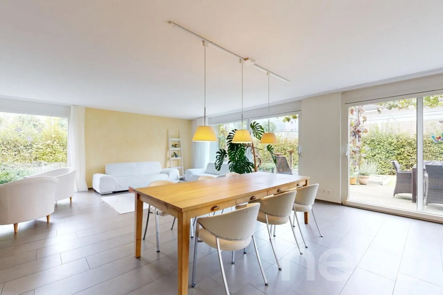 Spacious Single-Family Home in a Quiet Residential Area - Photo 4 of 12