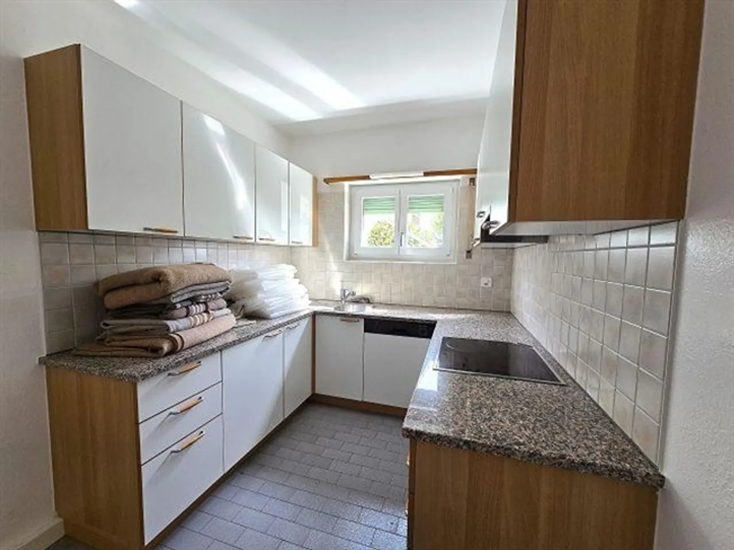 «Casa bifamiliare con app. di 3 e 4 locali con giardino con bella vista / 2-Familienhaus mit 3- und 4-Zimmer-Wohnungen an Aussichtslage» - Foto 7 di 20
