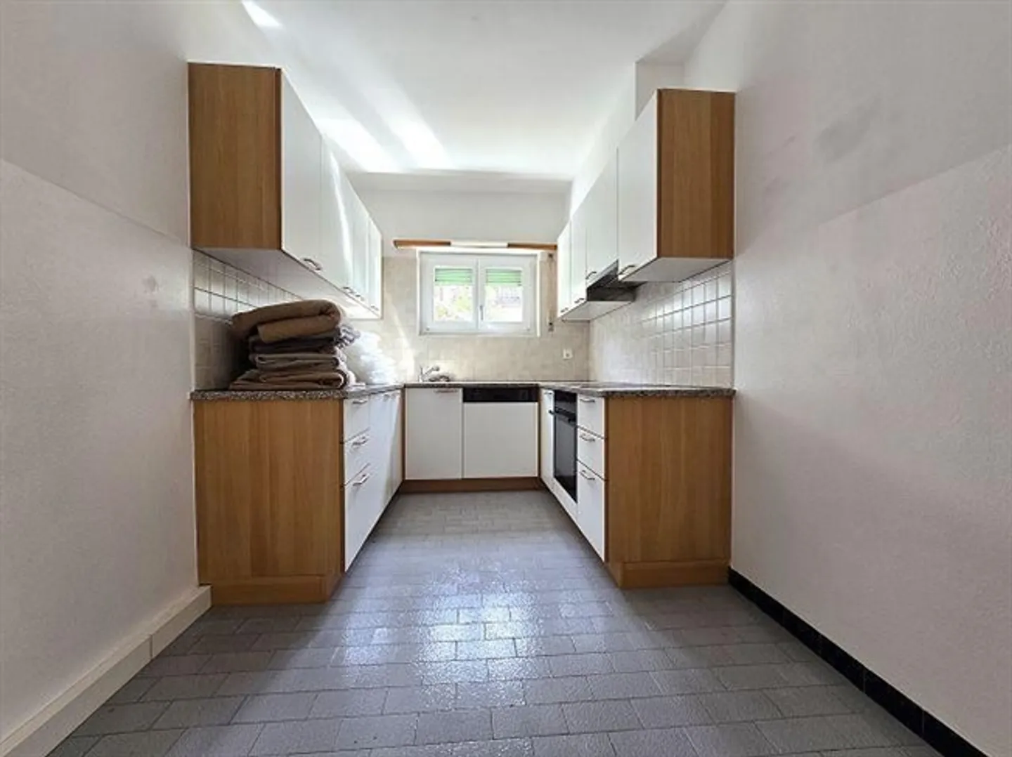 «Casa bifamiliare con app. di 3 e 4 locali con giardino con bella vista / 2-Familienhaus mit 3- und 4-Zimmer-Wohnungen an Aussichtslage» - Foto 9 di 20
