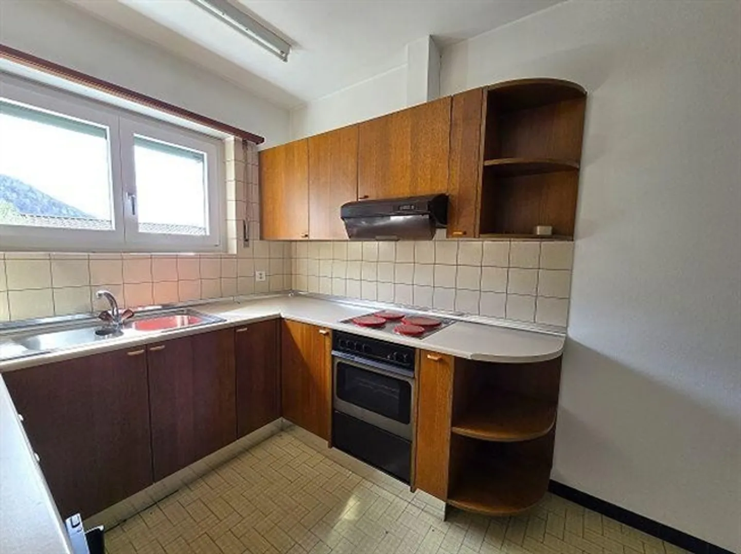 «Casa bifamiliare con app. di 3 e 4 locali con giardino con bella vista / 2-Familienhaus mit 3- und 4-Zimmer-Wohnungen an Aussichtslage» - Foto 10 di 20