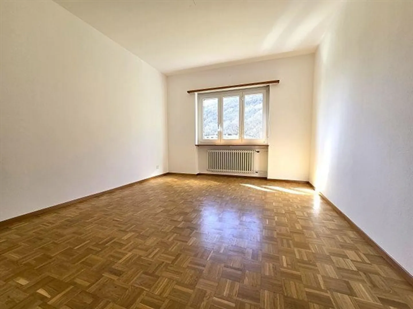 «Casa bifamiliare con app. di 3 e 4 locali con giardino con bella vista / 2-Familienhaus mit 3- und 4-Zimmer-Wohnungen an Aussichtslage» - Foto 14 di 20