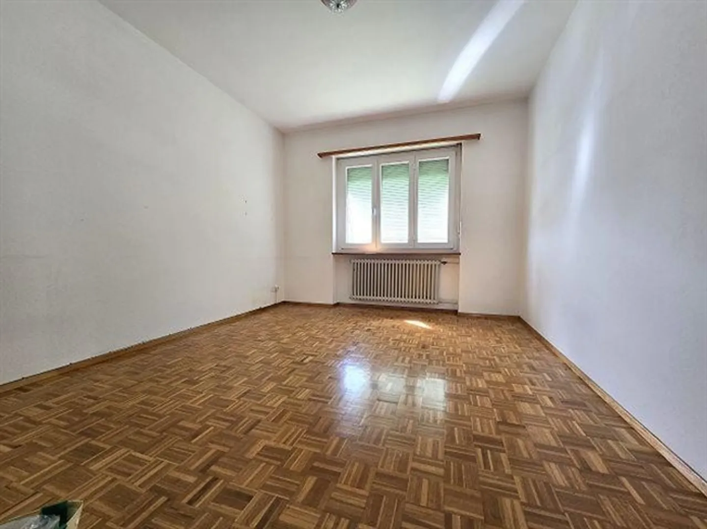 «Casa bifamiliare con app. di 3 e 4 locali con giardino con bella vista / 2-Familienhaus mit 3- und 4-Zimmer-Wohnungen an Aussichtslage» - Foto 15 di 20