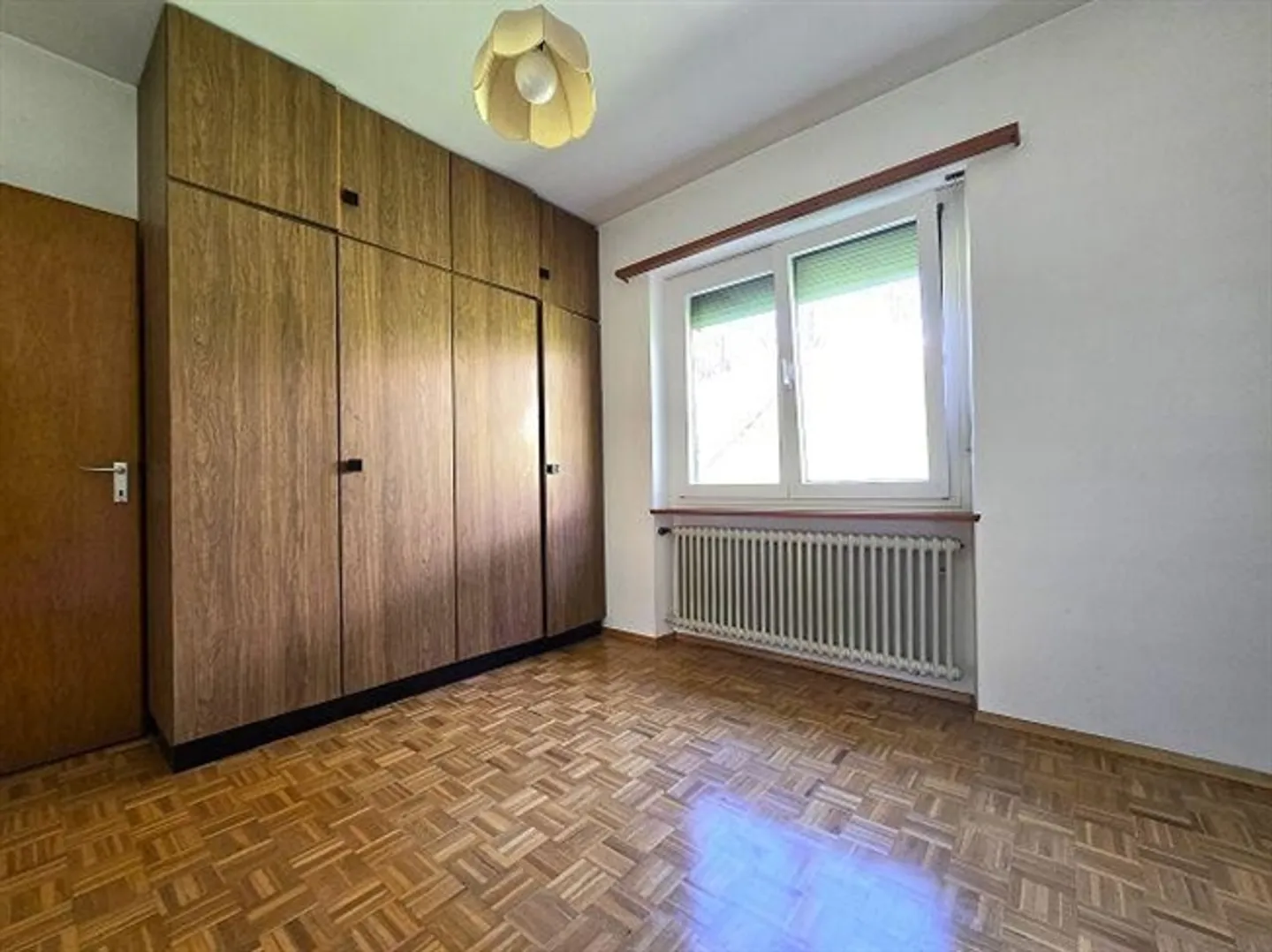 «Casa bifamiliare con app. di 3 e 4 locali con giardino con bella vista / 2-Familienhaus mit 3- und 4-Zimmer-Wohnungen an Aussichtslage» - Foto 18 di 20