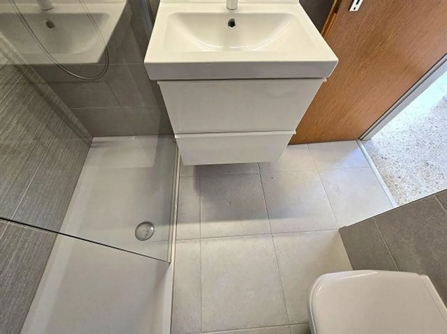 «Casa bifamiliare con app. di 3 e 4 locali con giardino con bella vista / 2-Familienhaus mit 3- und 4-Zimmer-Wohnungen an Aussichtslage» - Foto 20 di 20