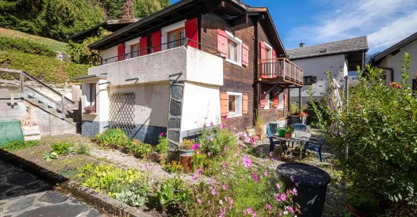 Dorfhaus mit Garten, Le Bioley - Foto 1 von 10