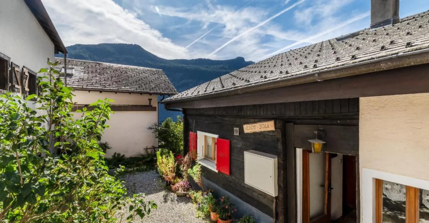 Dorfhaus mit Garten, Le Bioley - Foto 9 von 10