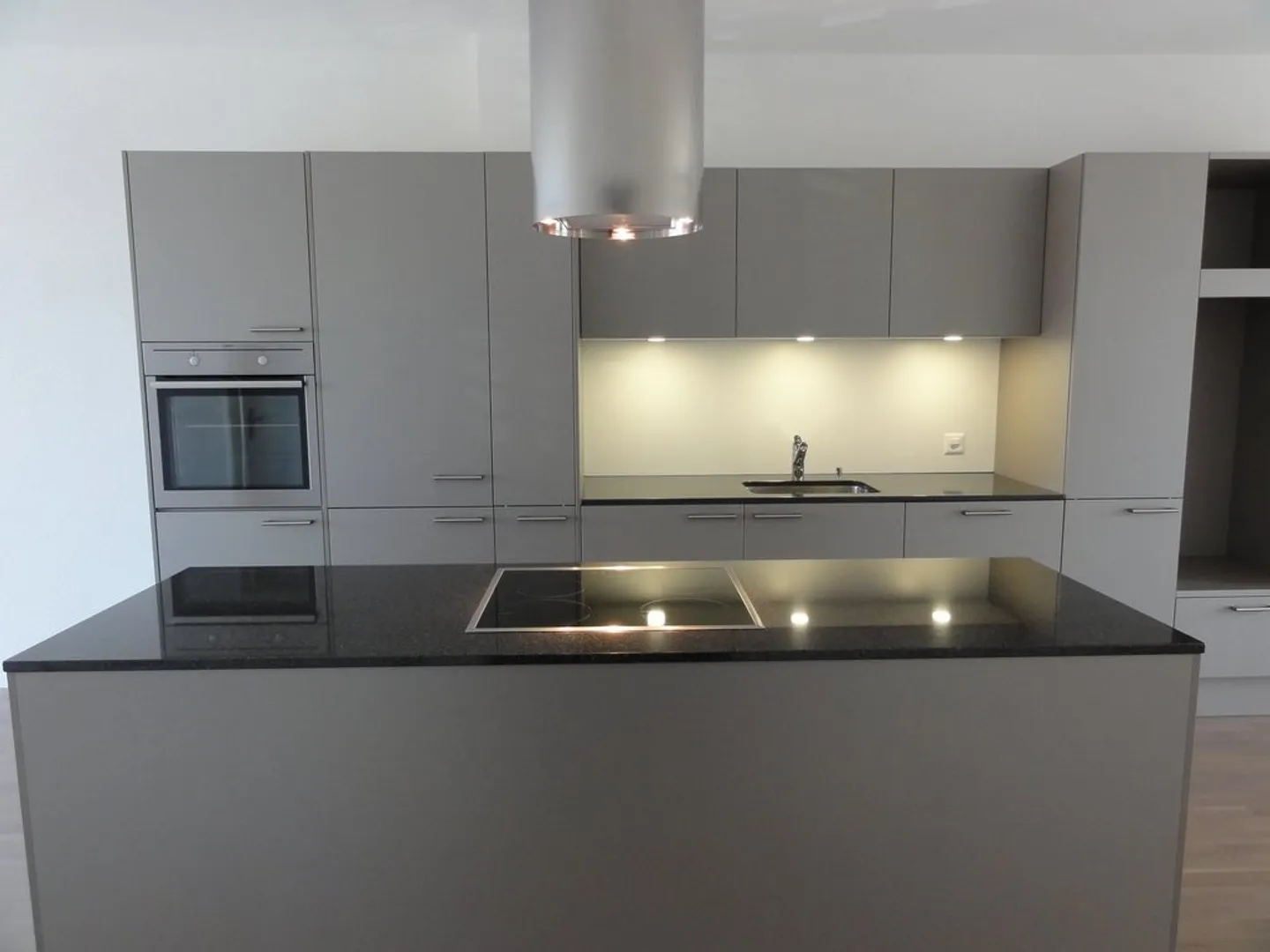 Appartamento moderno in posizione centrale - Foto 2 di 8