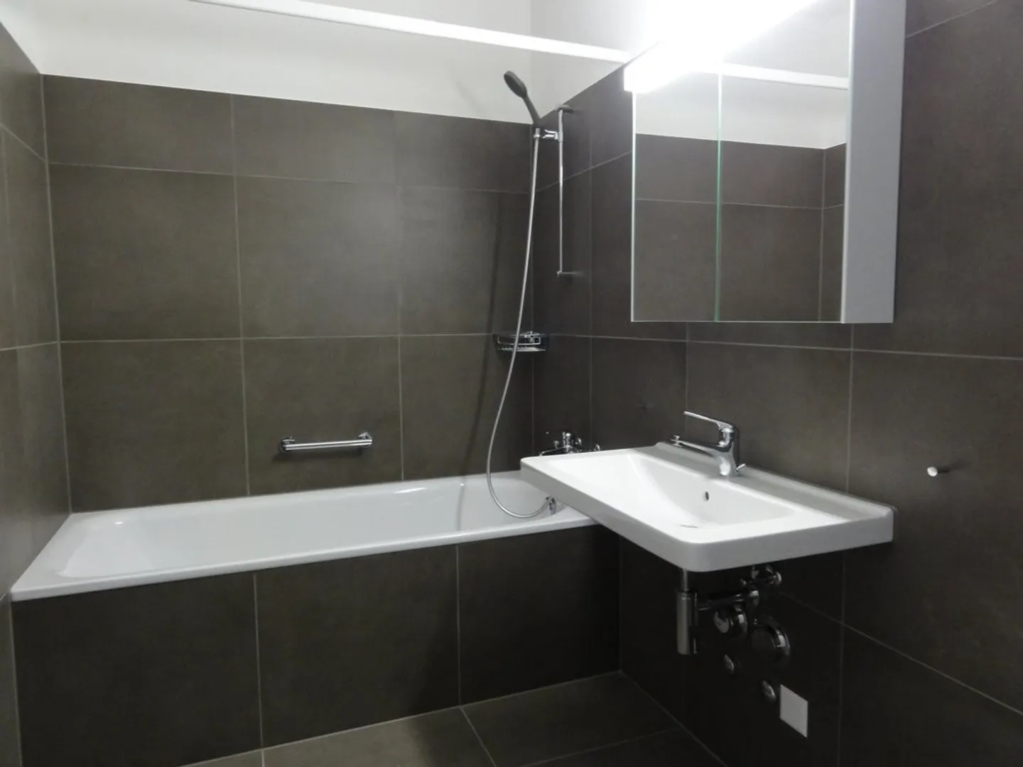 Appartamento moderno in posizione centrale - Foto 3 di 8