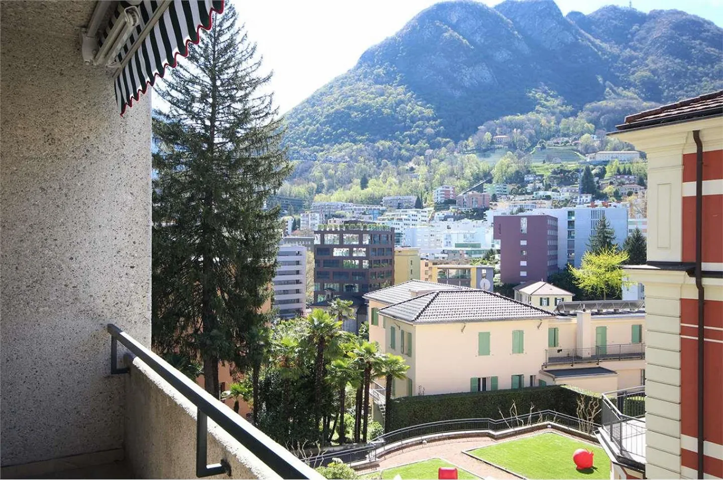 Lugano: renovated 3.5-room apartment with terrace - Photo 1 of 13