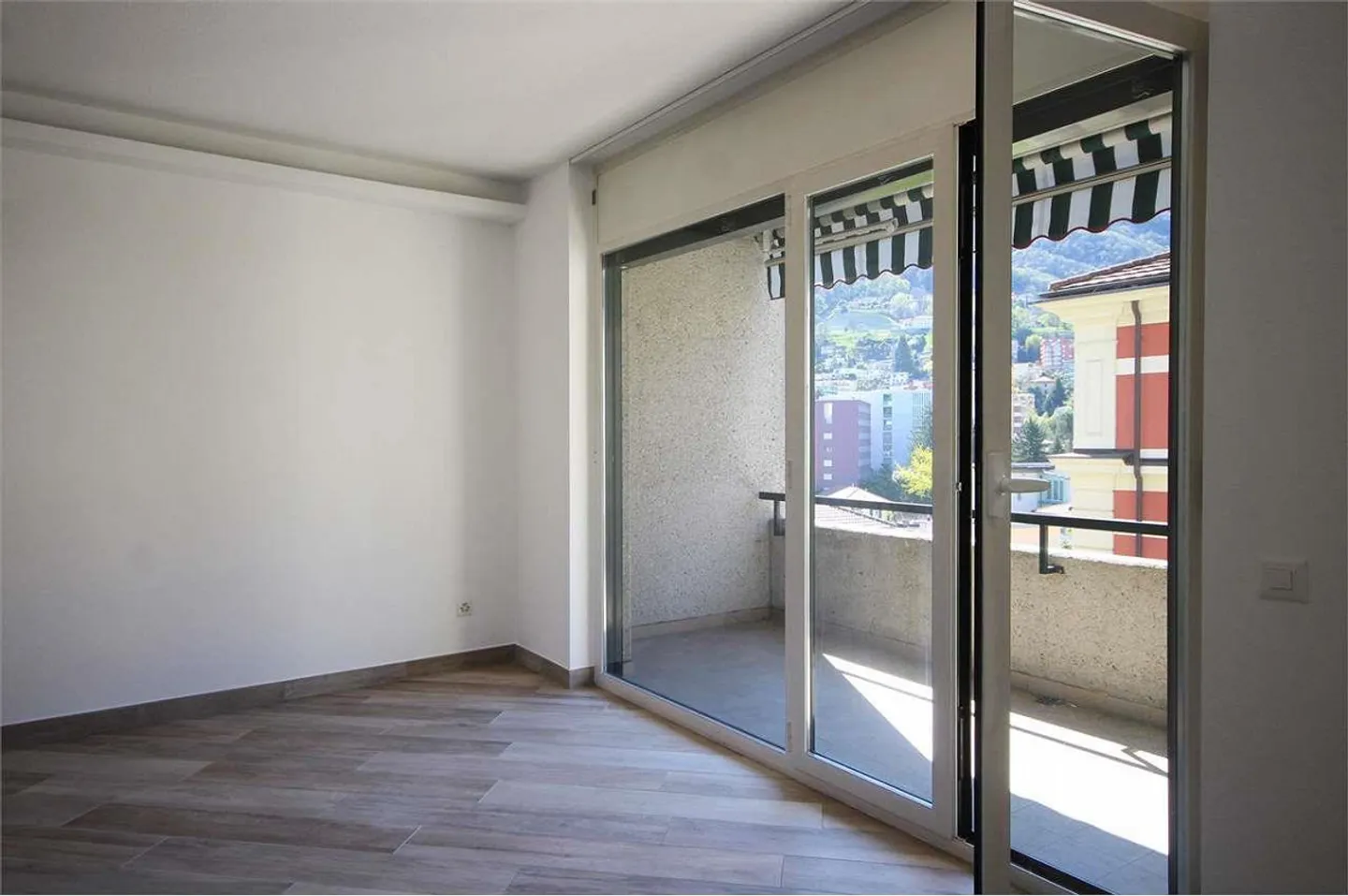 Lugano: renovated 3.5-room apartment with terrace - Photo 2 of 13