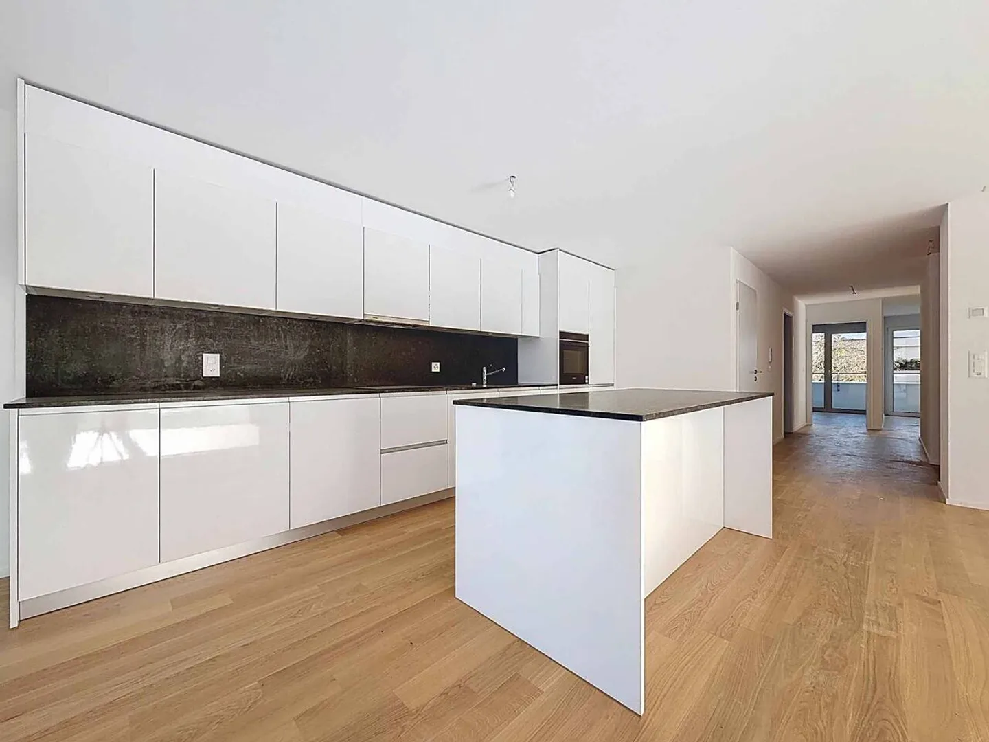 Luxurious 4.5 room corner apartment of 168m2 with 117m2 terrace on the 2nd floor - Photo 3 of 13