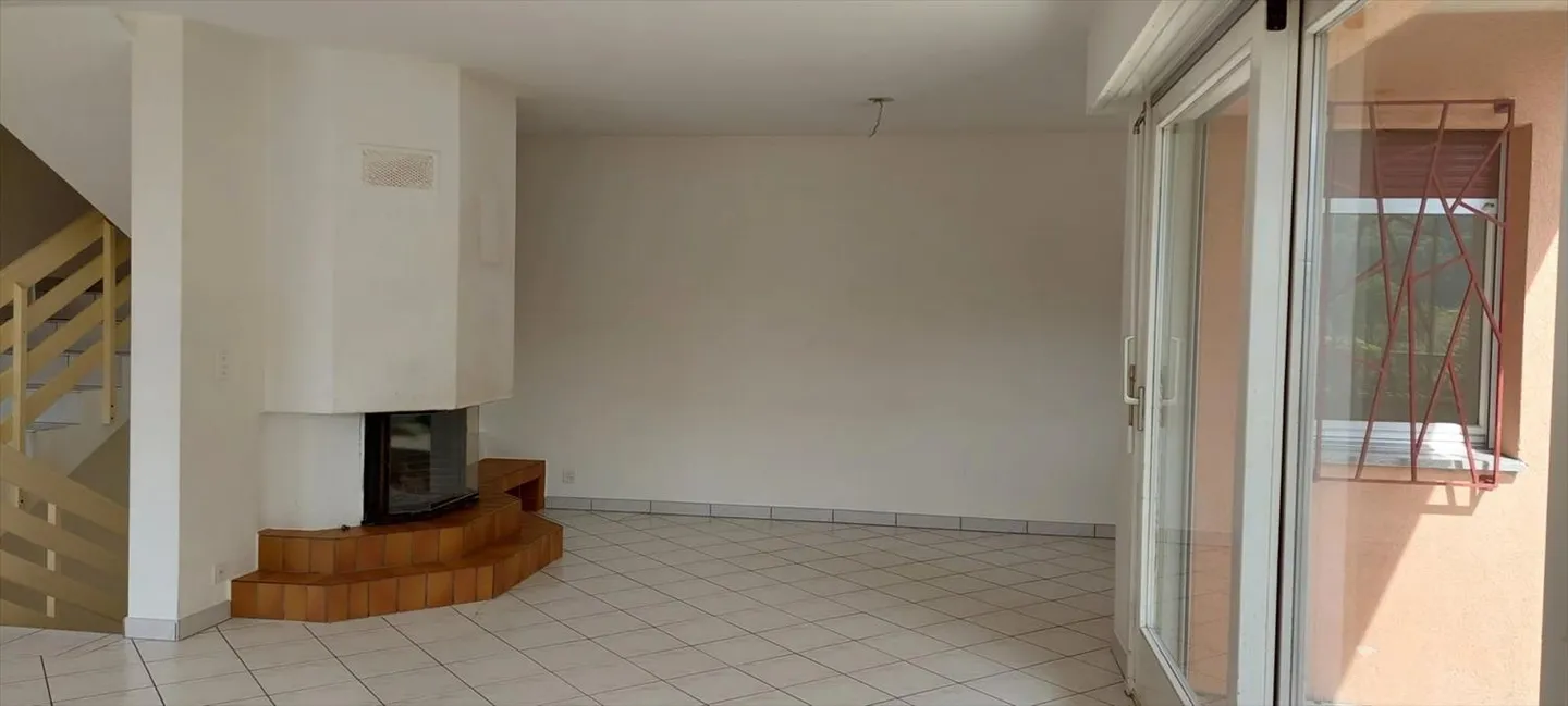 6-room triplex villa with terrace and garden - Photo 2 of 13