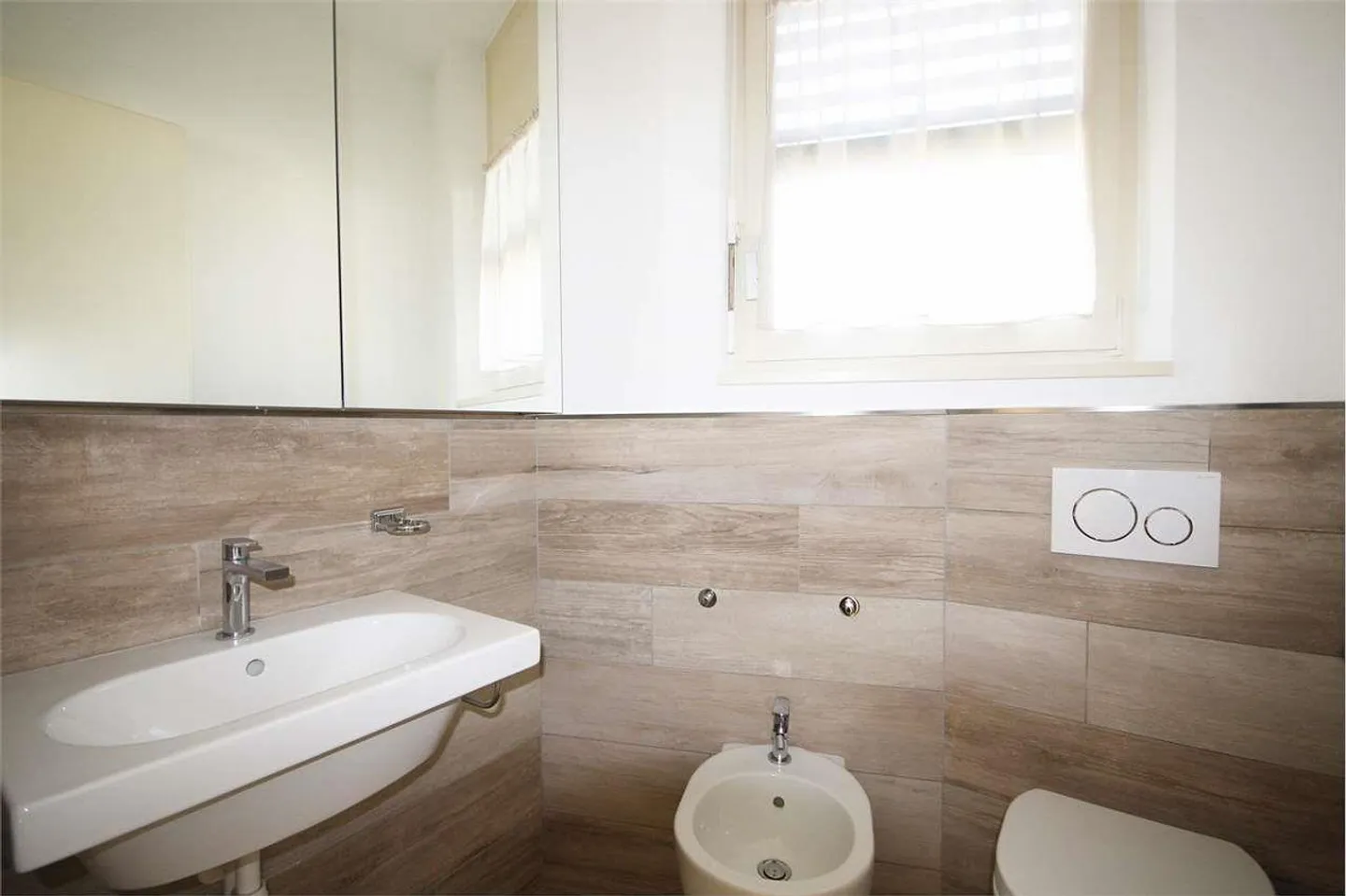 Lugano: renovated 3.5-room apartment with terrace - Photo 9 of 13