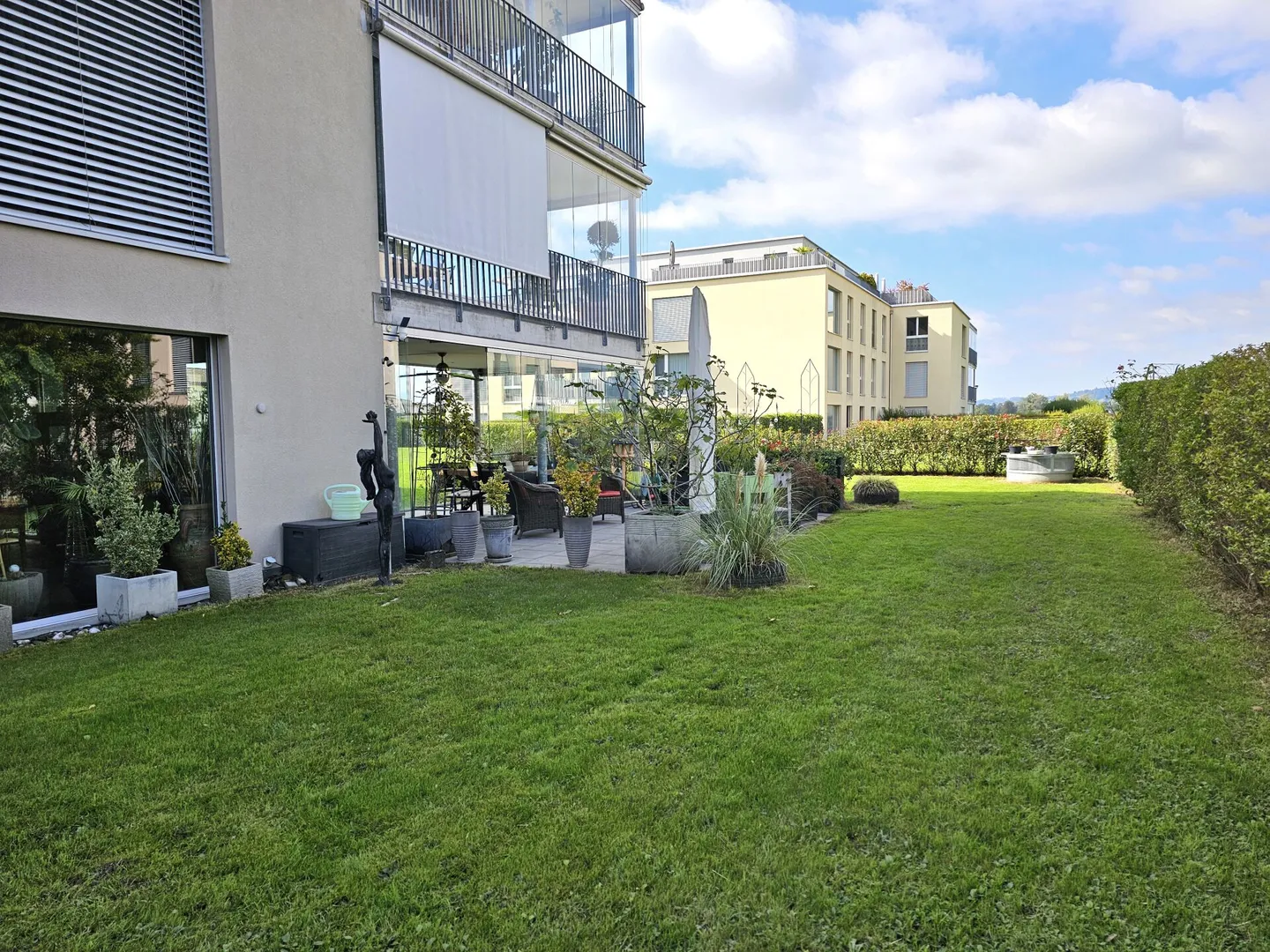 Appartamento con giardino di 4,5 stanze con circa 200 m2 di superficie giardino - Foto 3 di 16