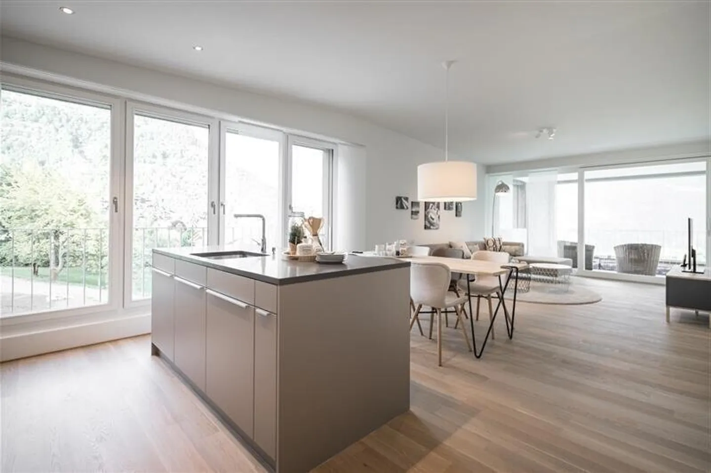 Modern 3.5 room apartment in Tomils for rent! - Photo 3 of 10