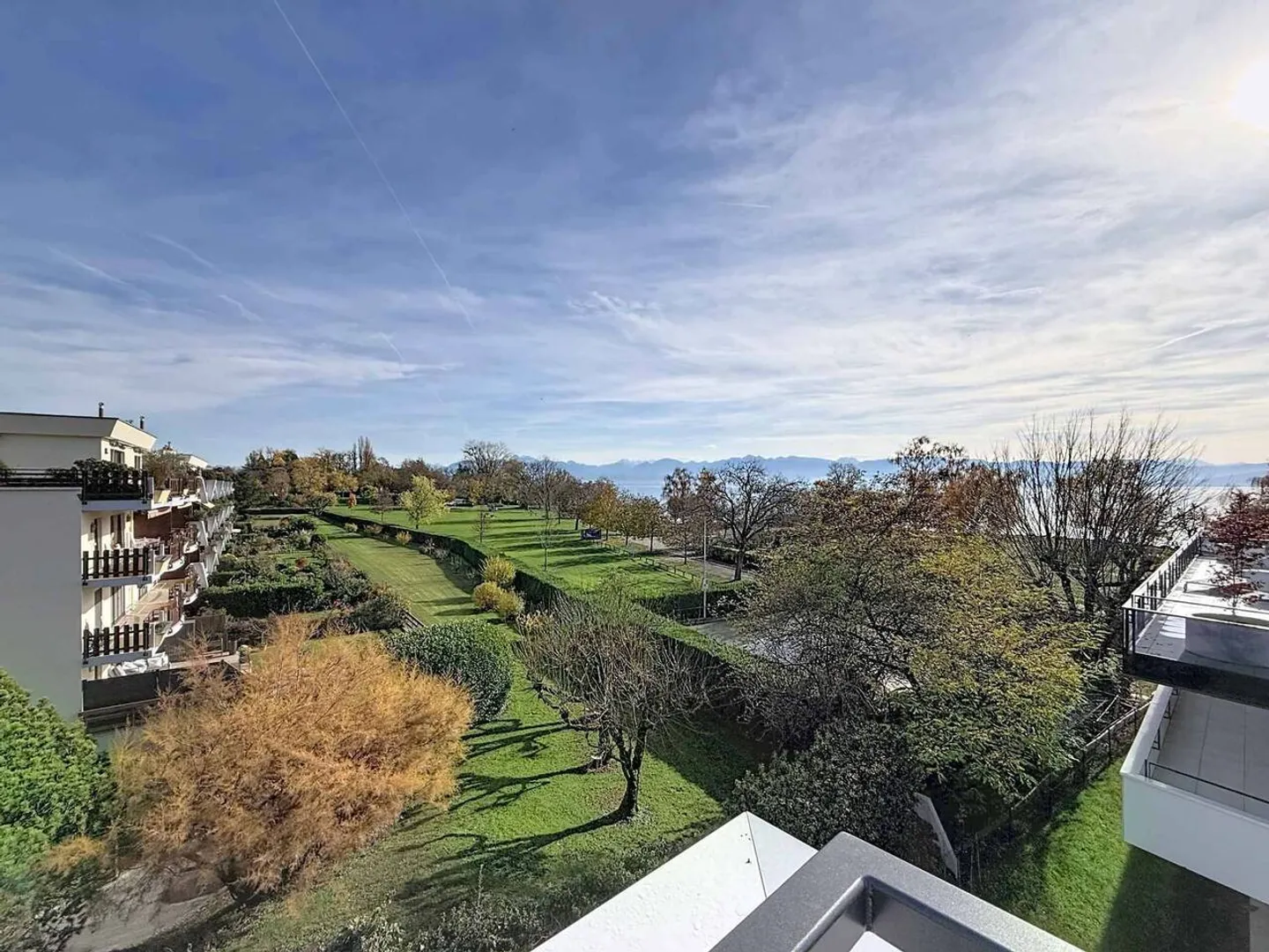 Luxurious 4.5 room corner apartment of 168m2 with 117m2 terrace on the 2nd floor - Photo 9 of 13