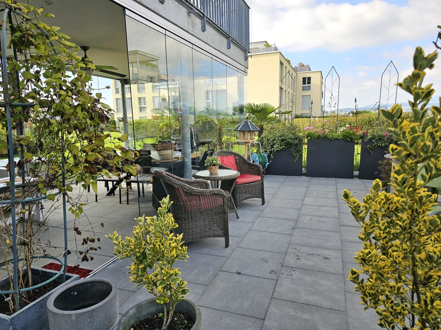 Appartamento con giardino di 4,5 stanze con circa 200 m2 di superficie giardino - Foto 4 di 16