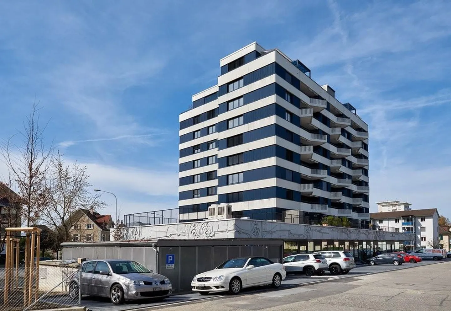 Ici, vous trouverez des places de stationnement disponibles ! - Photo 2 sur 2