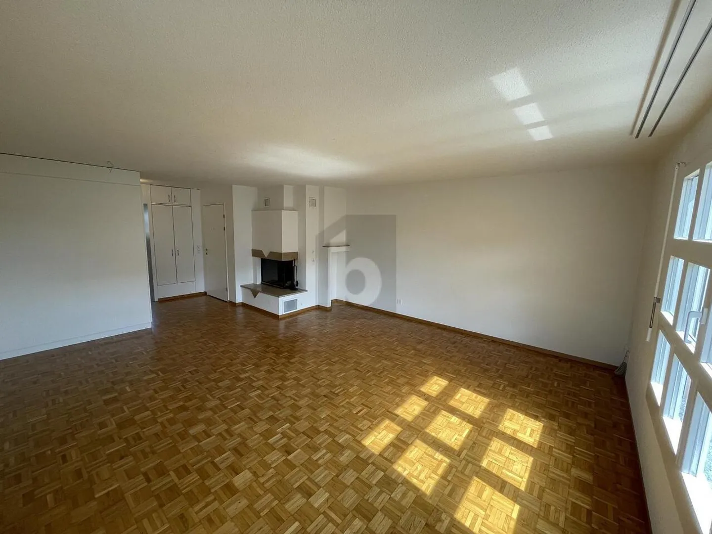 FAMILIENFREUNDLICH MIT GROSSEM BALKON - Foto 2 von 6