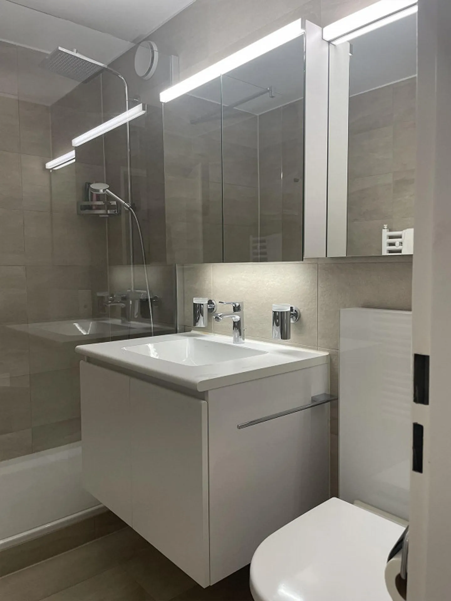 Appartamento spazioso con 2 camere - Foto 6 di 8